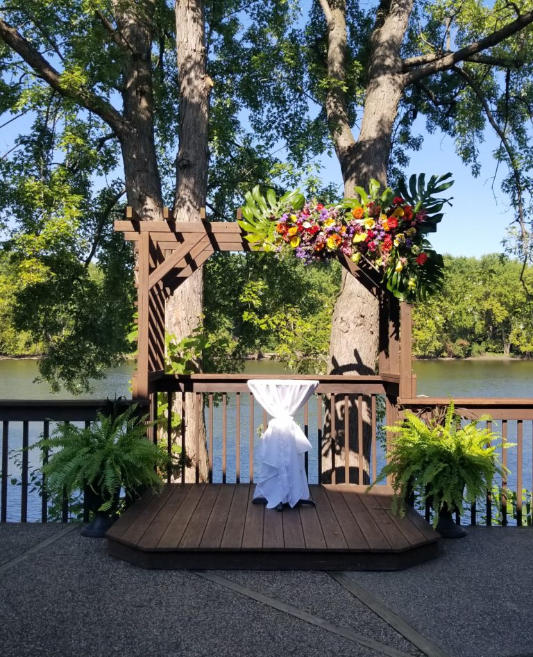 Custom Outdoor weddings La Crosse Wi Pettibone Resort